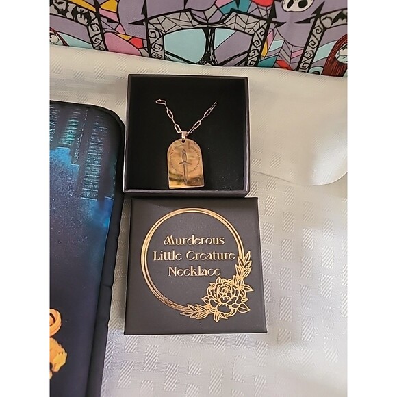 The Bookish Box Accessories 6pc Bundle T Shirt Sz M– No Book Included + bonus - Picture 5 of 8